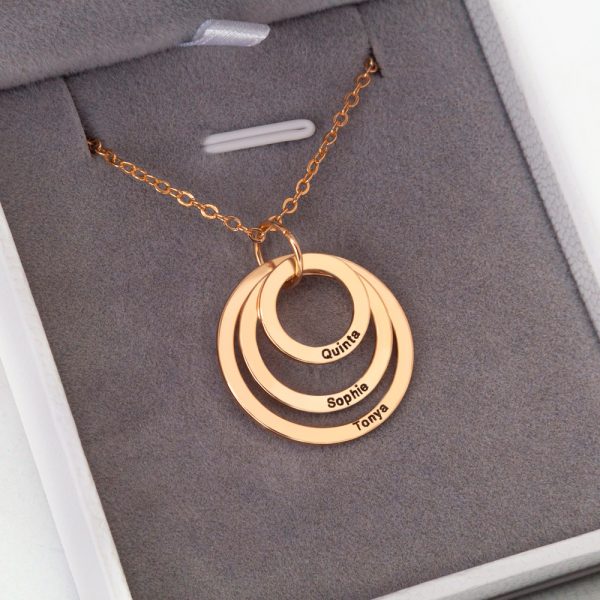 A Gold 3 Ring Name Necklace